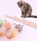 O gato interativo compacto brinca o logotipo Customed do material plástico para gatos/cães fornecedor